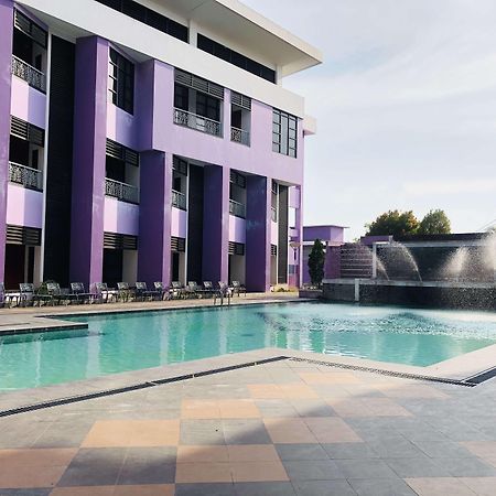 Kyriad Sadurengas Hotel Tanah Grogot Zewnętrze zdjęcie