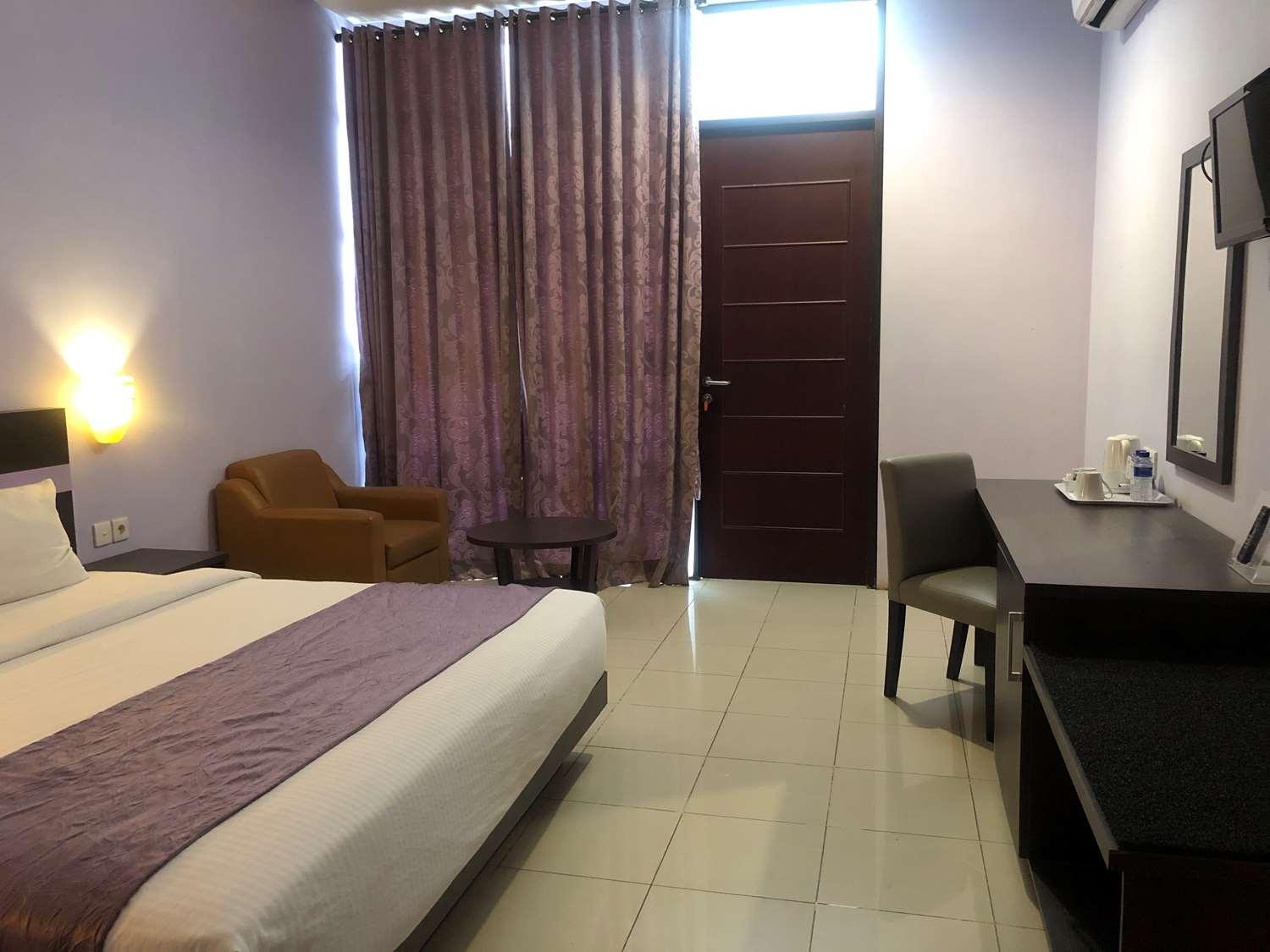 Kyriad Sadurengas Hotel Tanah Grogot Zewnętrze zdjęcie