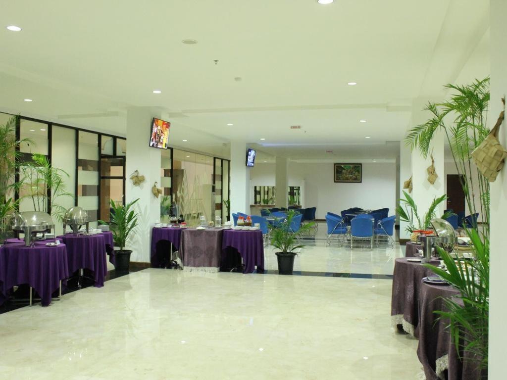 Kyriad Sadurengas Hotel Tanah Grogot Zewnętrze zdjęcie