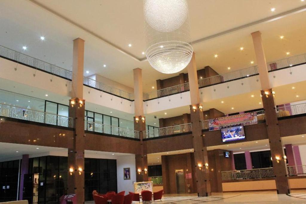 Kyriad Sadurengas Hotel Tanah Grogot Zewnętrze zdjęcie